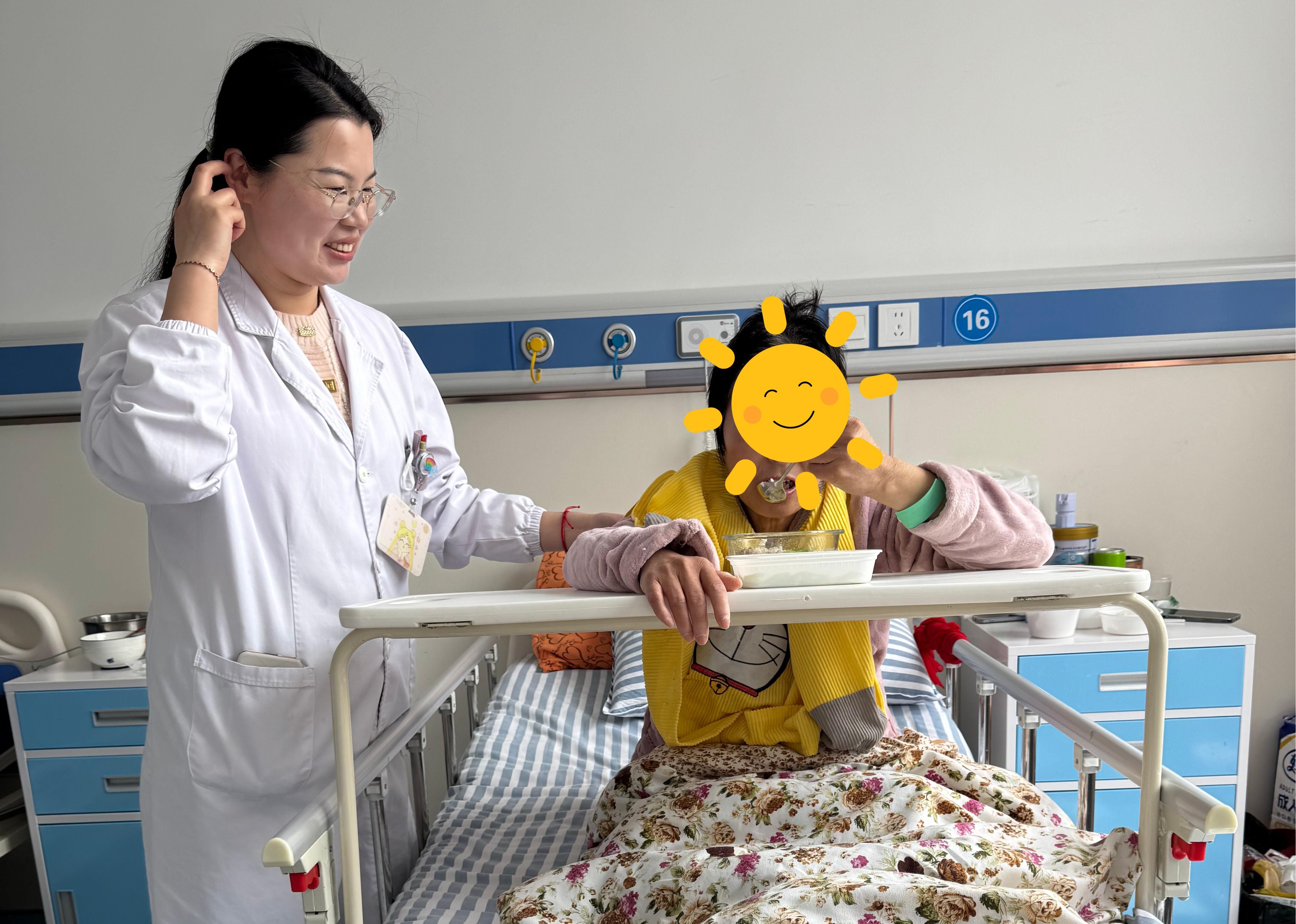 擺脫鼻飼，康復(fù)訓(xùn)練讓腦卒中患者重“食”舌尖美味